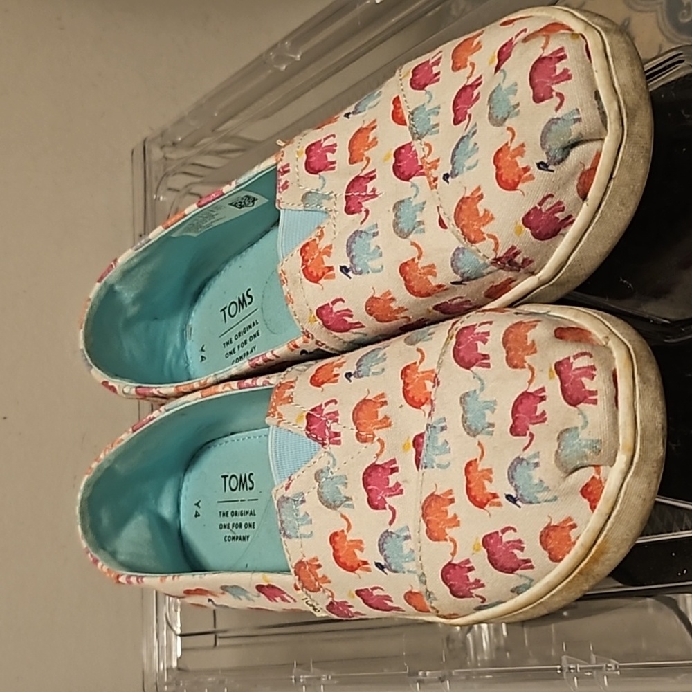 💯Auth Girls Toms Cute Elephant print US 4